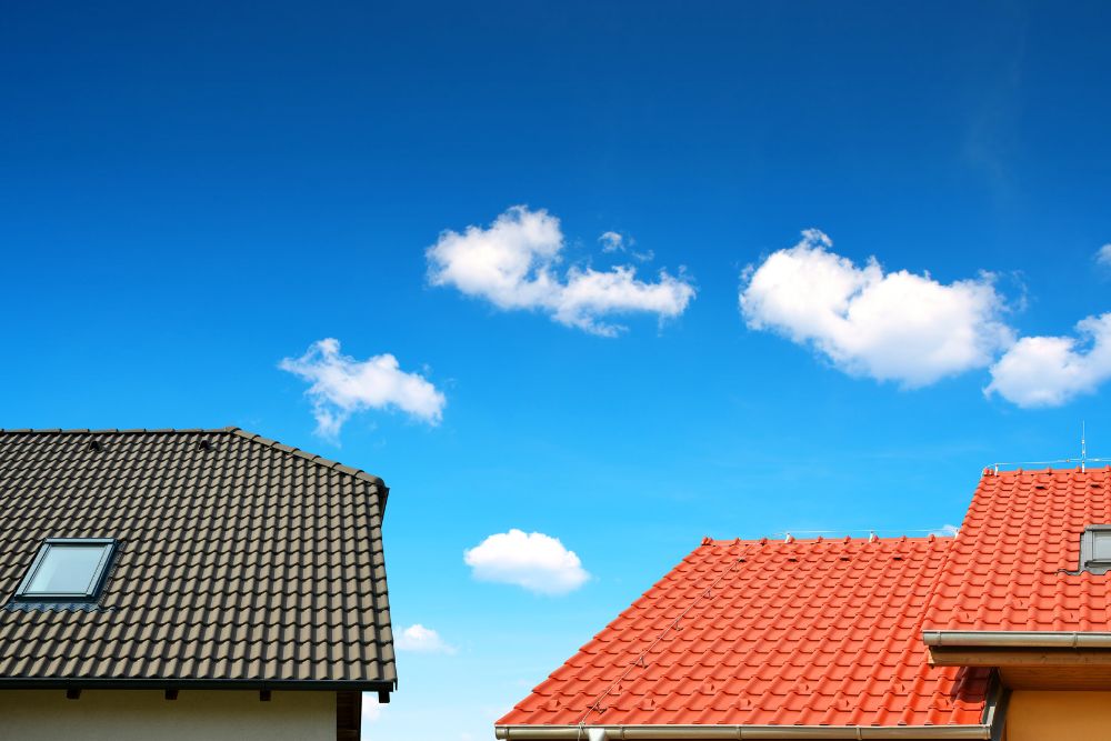 Telhas de concreto ou cerâmica? Descubra o telhado ideal para sua casa