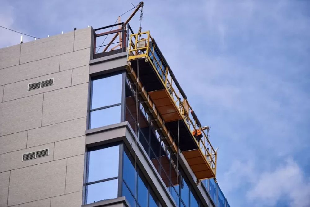 Andaime Suspenso vs. Andaime de Balanço: Conheça as Diferenças e Aplicações