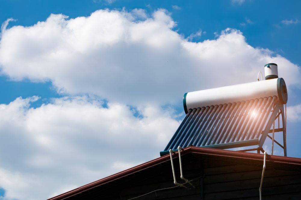 Como funciona um aquecedor solar de água? Saiba tudo sobre essa tecnologia!