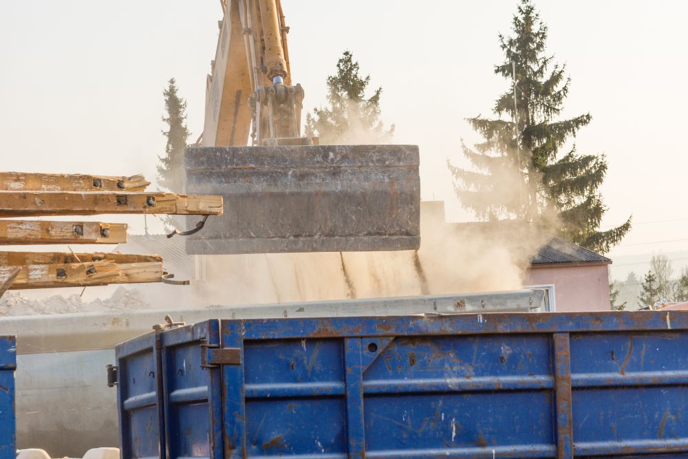 Cuidados com Caçambas: Mantendo a Segurança e a Limpeza