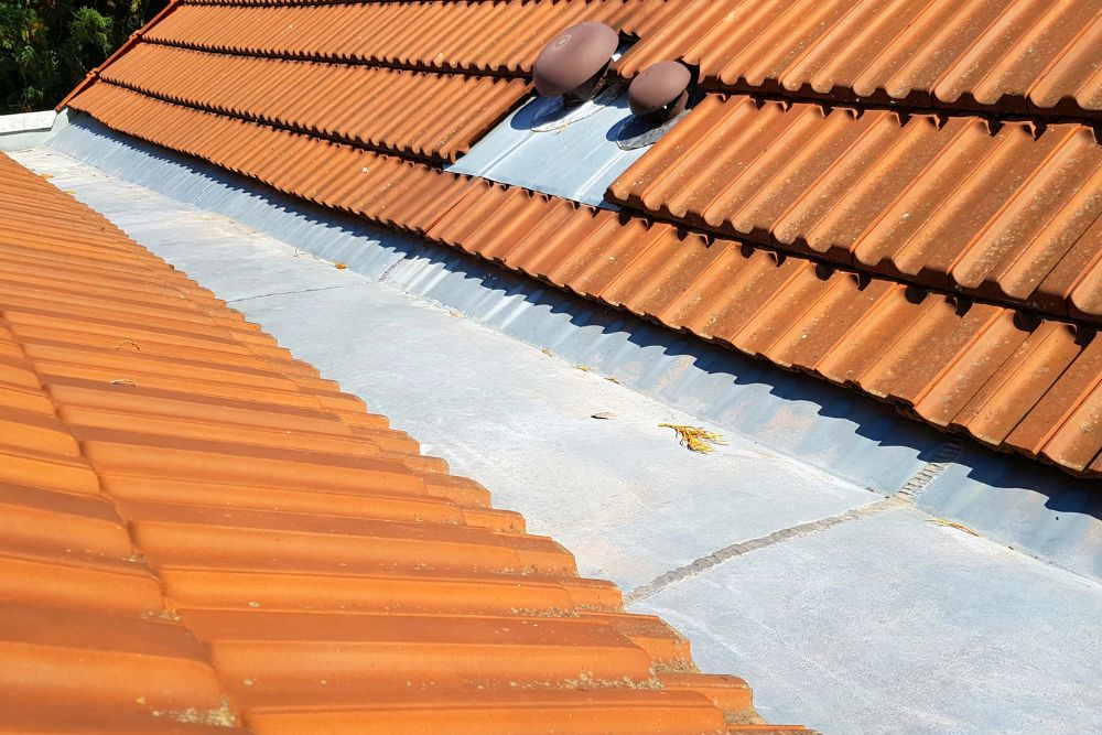 Guia completo sobre rufos: Proteja sua obra contra infiltrações