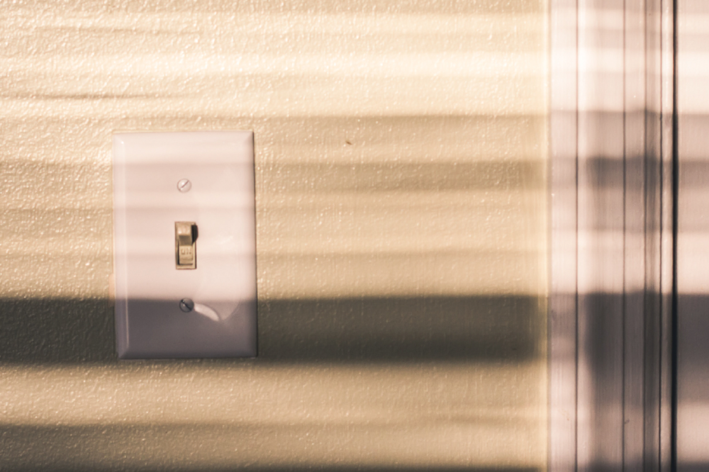 Materiais elétricos: interruptores e tomadas 