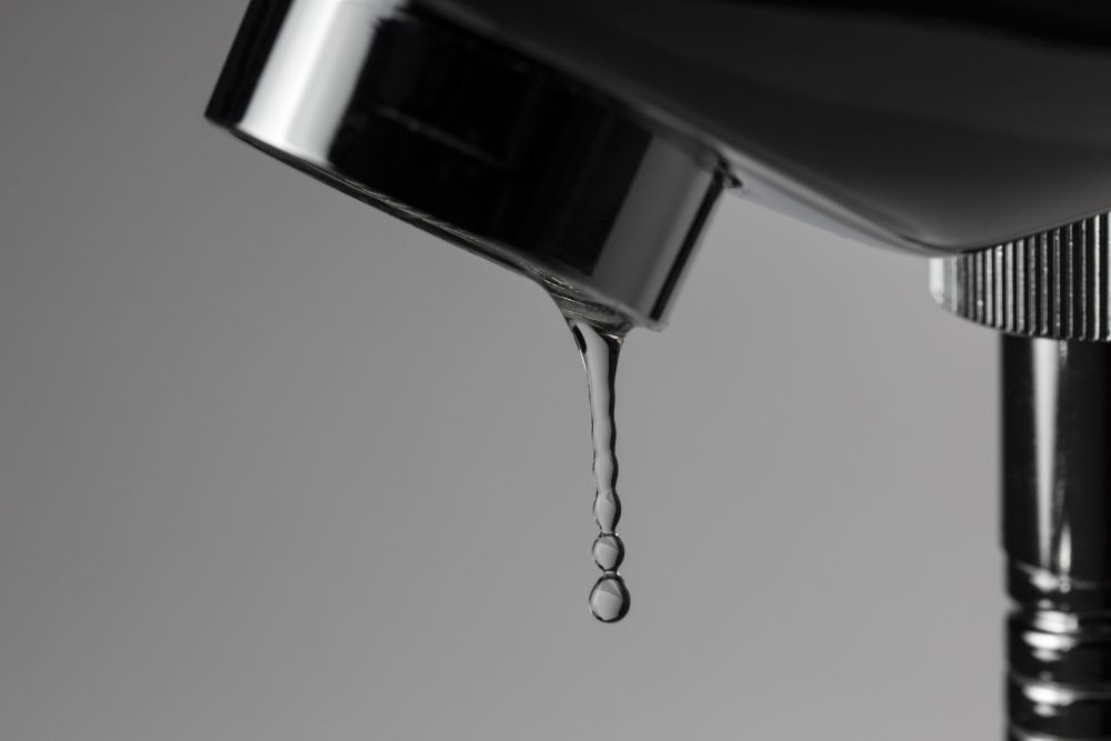 O que é um geofone e como ele ajuda na localização de vazamentos?