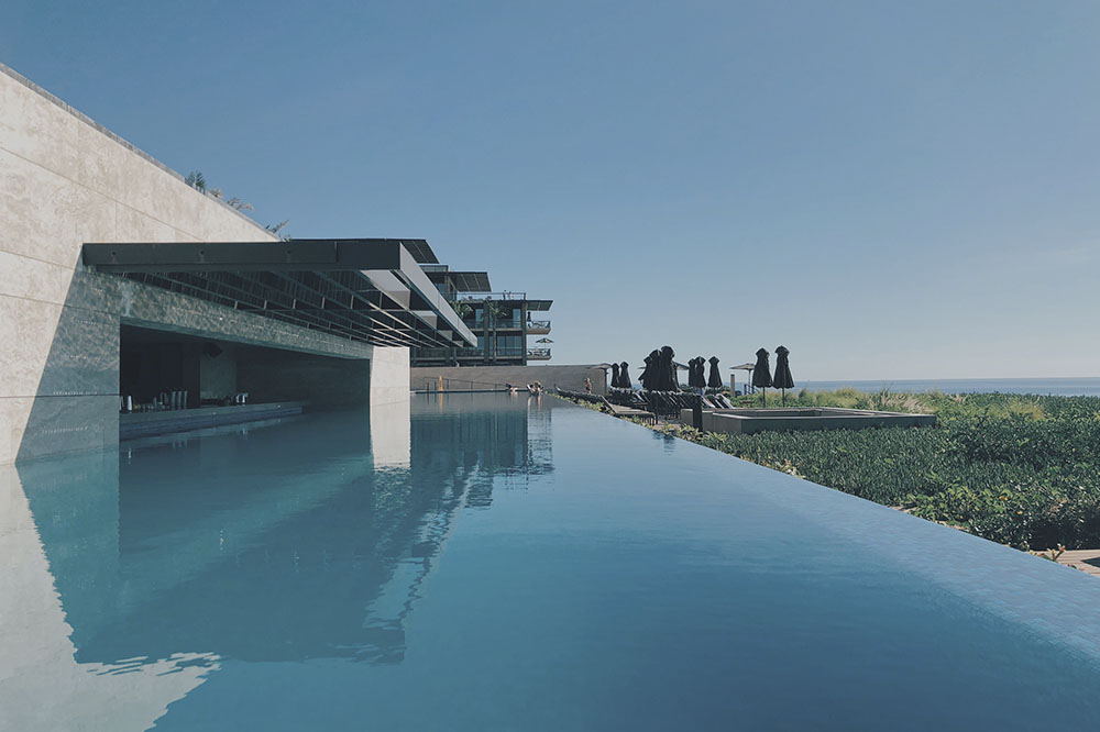 Piscinas com Borda Infinita Invadindo as Construções Residenciais!