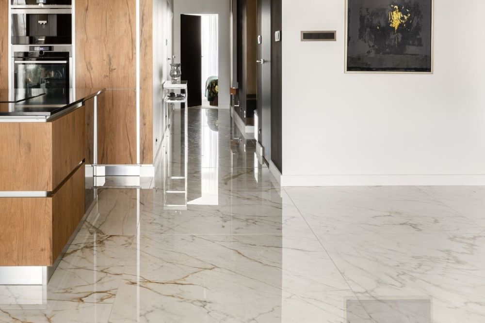 Pisos e revestimentos: Guia simplificado para limpeza e manutenção de diferentes materiais