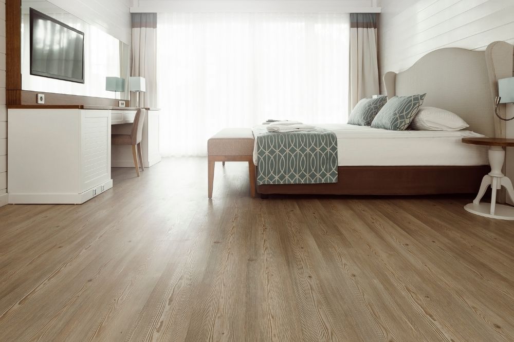 Pisos vinílicos: Aprenda a transformar ambientes sem remover o revestimento antigo