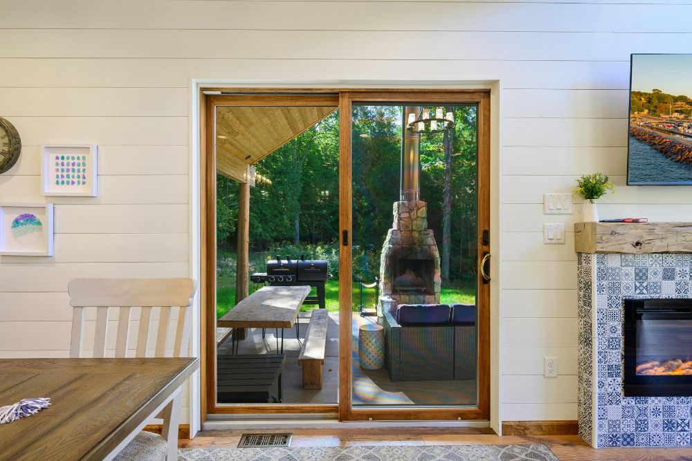 Por que investir em portas de vidro? 