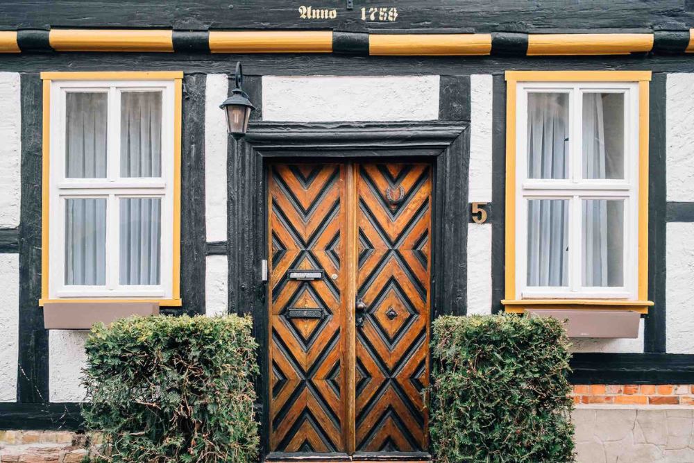Portas e Janelas de Madeira: Beleza e Desafios