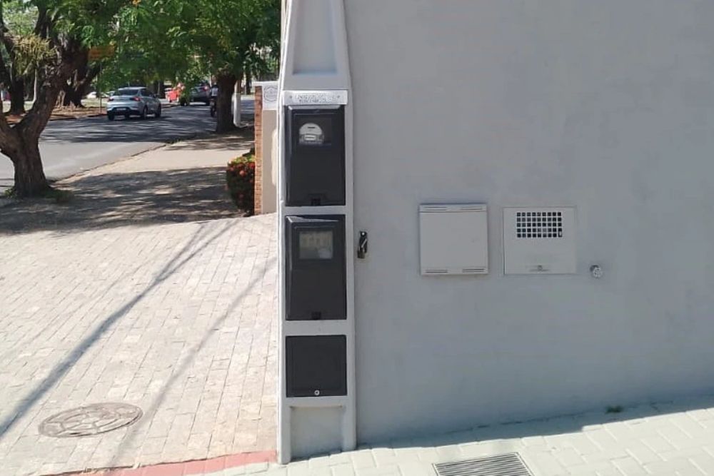 Poste padrão em áreas rurais e urbanas: O que muda?