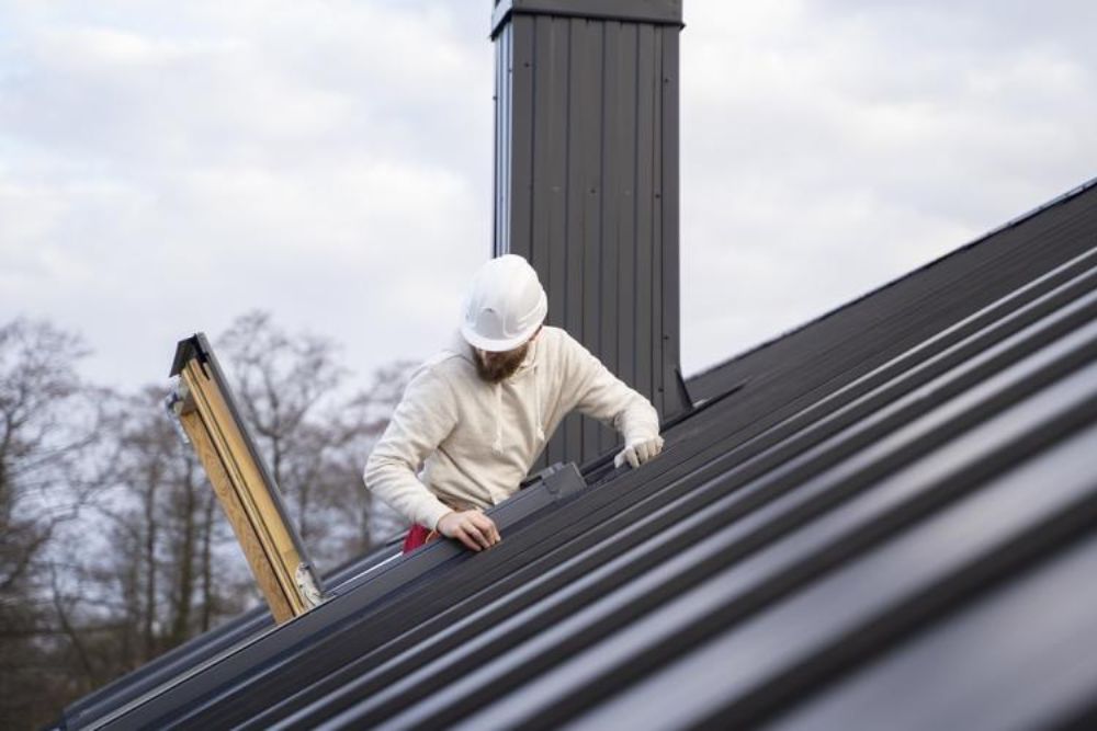 Qual a melhor telha para isolamento térmico? Descubra como escolher a ideal para sua obra