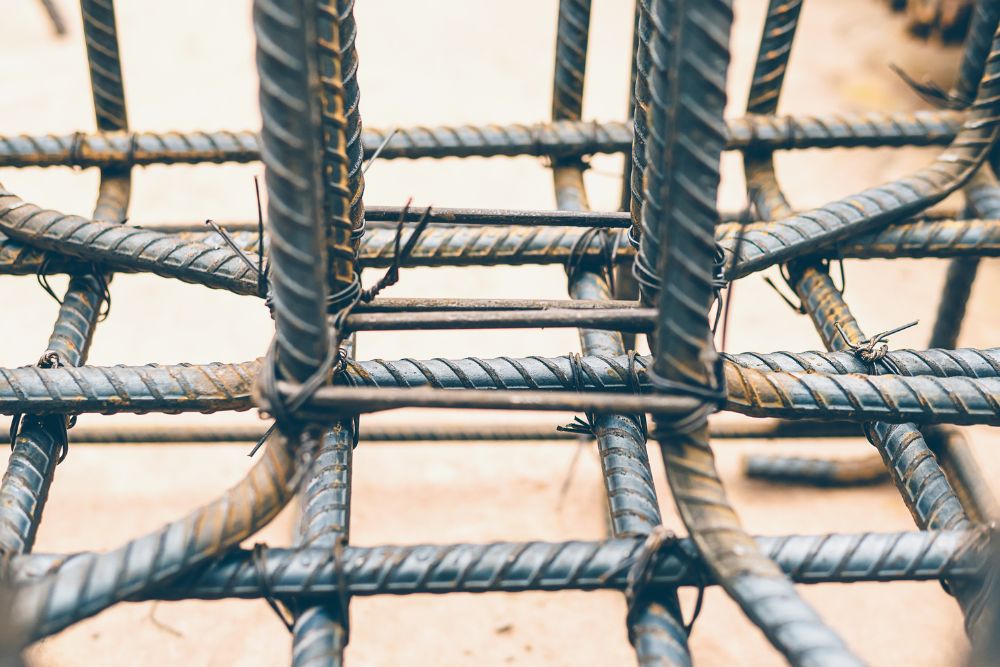 Vergalhões de ferro em fundações: Resistência e estabilidade