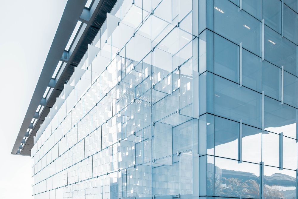 Vidros Eletrocrômicos e Fotovoltaicos: Tecnologia Revolucionária para Edifícios Sustentáveis